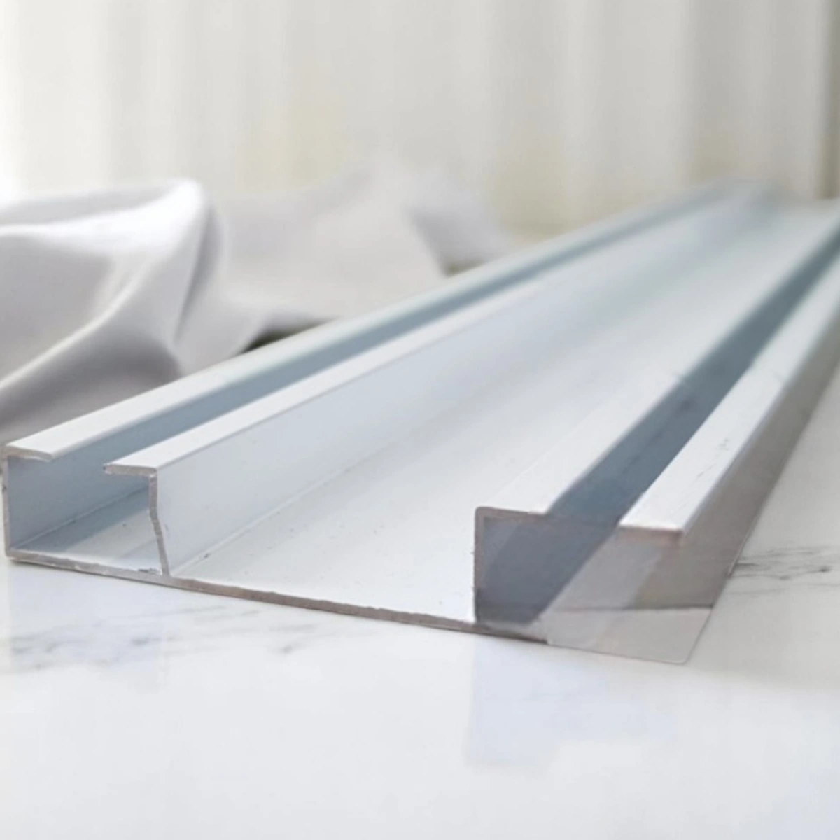 Alu karnišla bijela 2 kanala ALU Karnišla - Bijela - 2 Kanala - Image 1